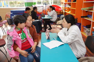 開(kāi)展醫(yī)教結(jié)合，服務(wù)特殊學(xué)生——記徐匯區(qū)特殊學(xué)生健康咨詢活動(dòng)